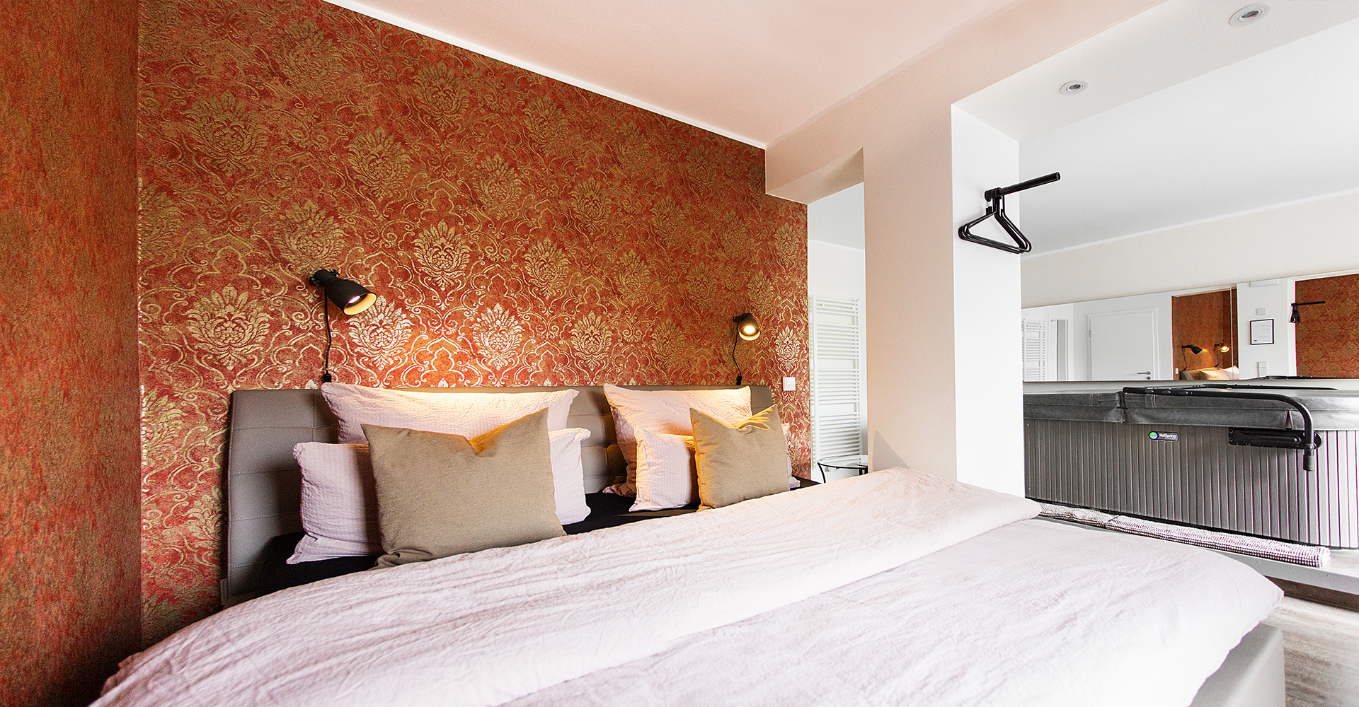 DELUXE DOPPELZIMMER MIT WHIRLPOOL IN KÖLN